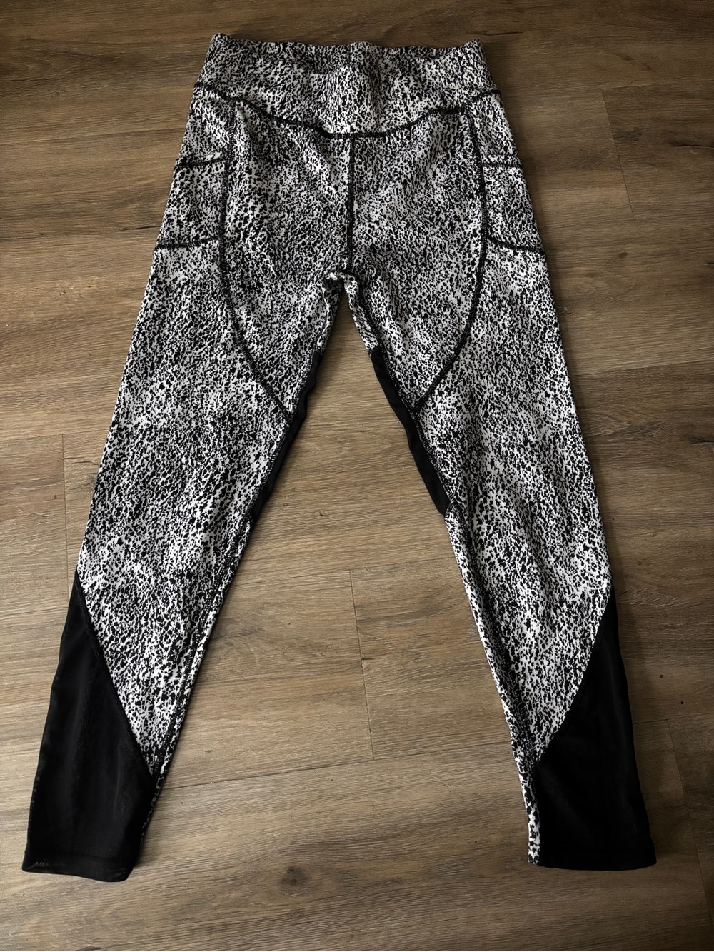 Women's High-Waist Black & White Printed Leggings